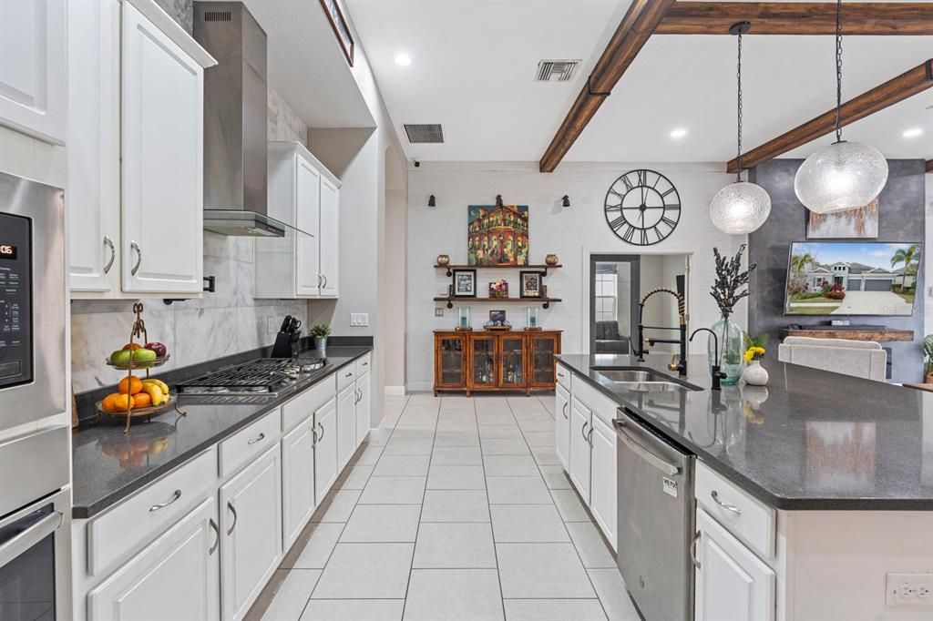 For Rent: $5,200 (5 beds, 3 baths, 2579 Square Feet)