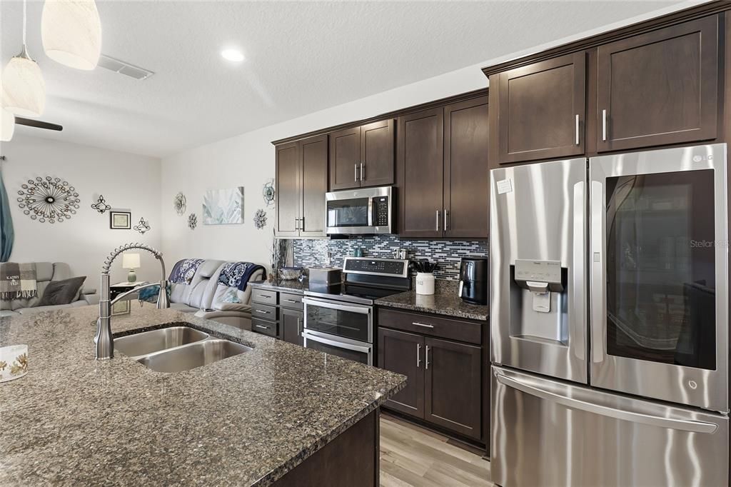 For Sale: $319,000 (3 beds, 2 baths, 1667 Square Feet)
