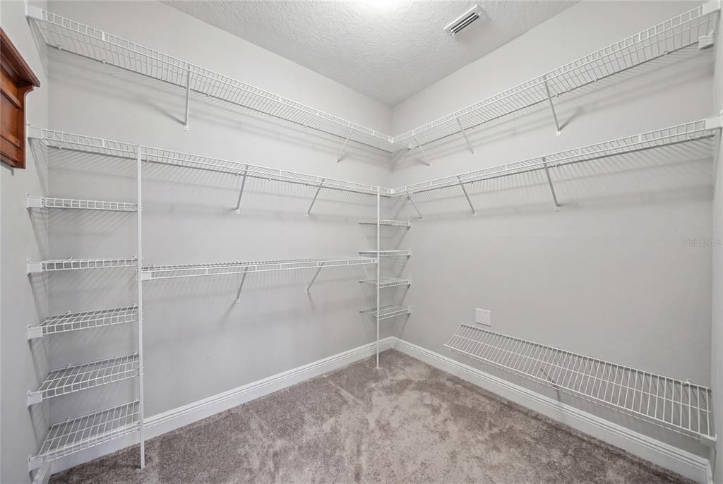 For Sale: $319,000 (3 beds, 2 baths, 1667 Square Feet)