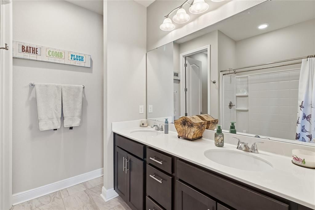 For Sale: $319,000 (3 beds, 2 baths, 1667 Square Feet)