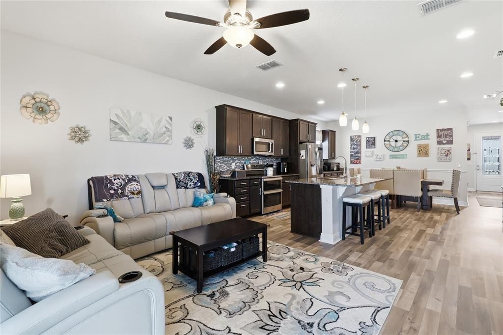 For Sale: $319,000 (3 beds, 2 baths, 1667 Square Feet)