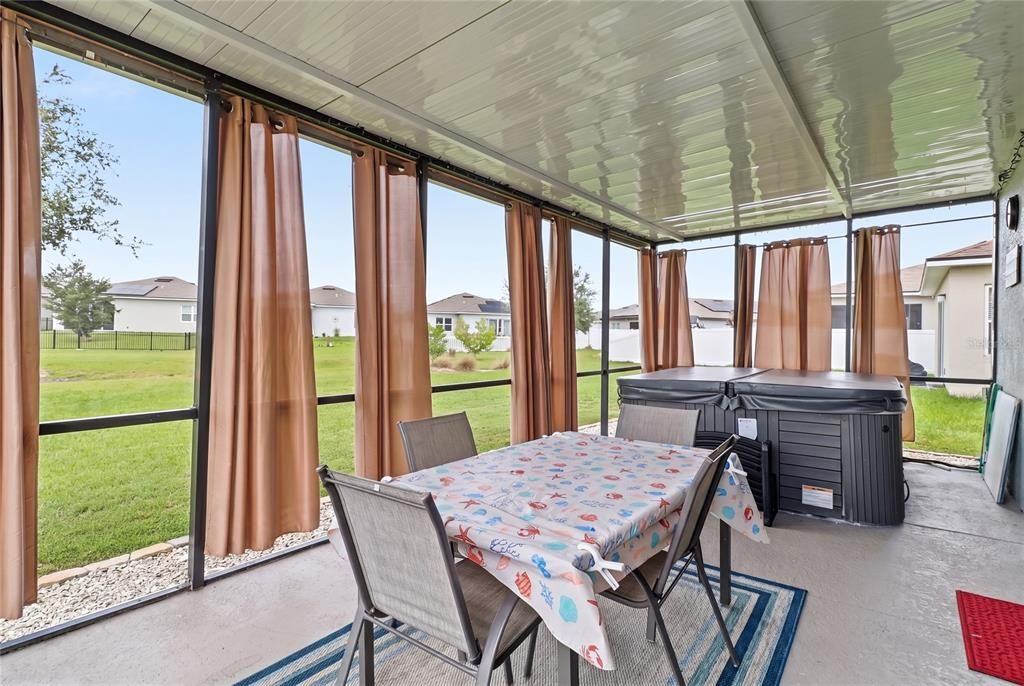 For Sale: $319,000 (3 beds, 2 baths, 1667 Square Feet)