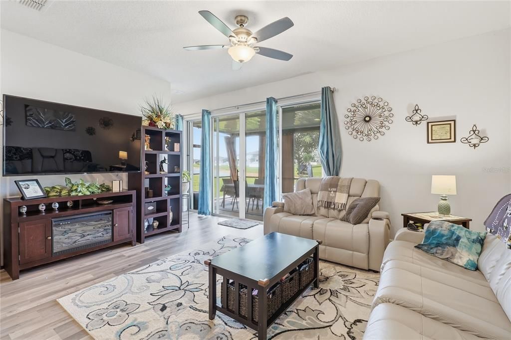 For Sale: $319,000 (3 beds, 2 baths, 1667 Square Feet)