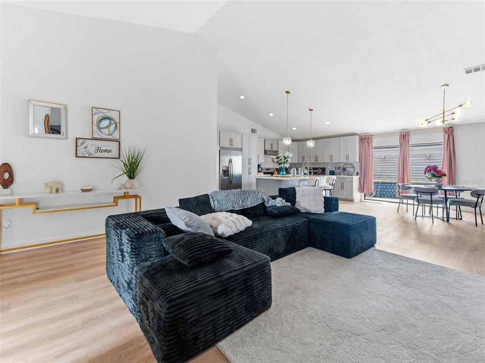 En Venta: $450,000 (4 camas, 2 baños, 1811 Pies cuadrados)