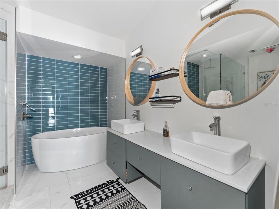 En Venta: $450,000 (4 camas, 2 baños, 1811 Pies cuadrados)