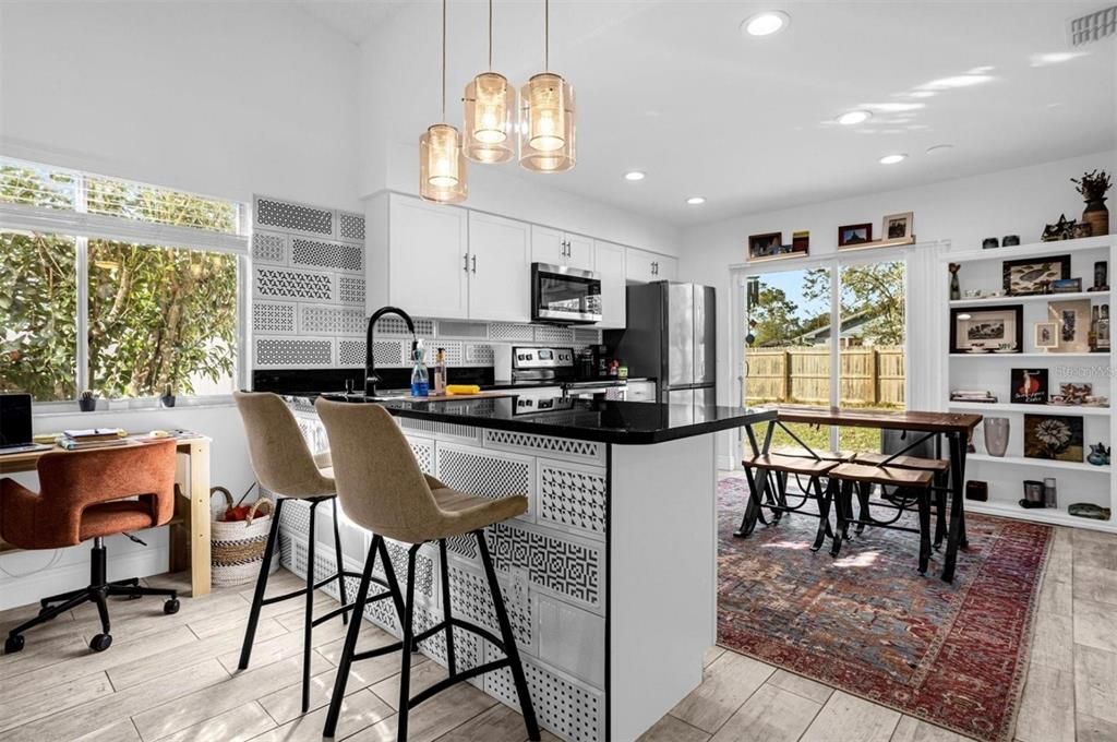 For Rent: $2,100 (2 beds, 2 baths, 1036 Square Feet)
