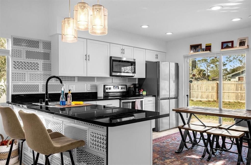 For Rent: $2,100 (2 beds, 2 baths, 1036 Square Feet)