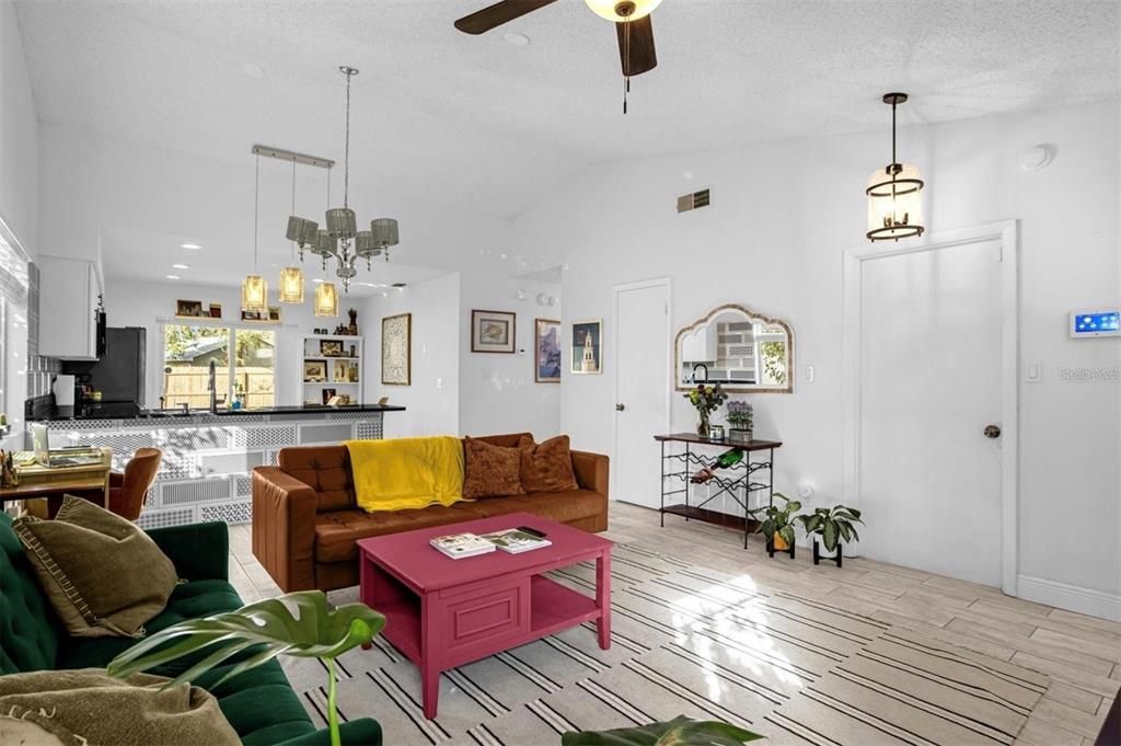 For Rent: $2,100 (2 beds, 2 baths, 1036 Square Feet)