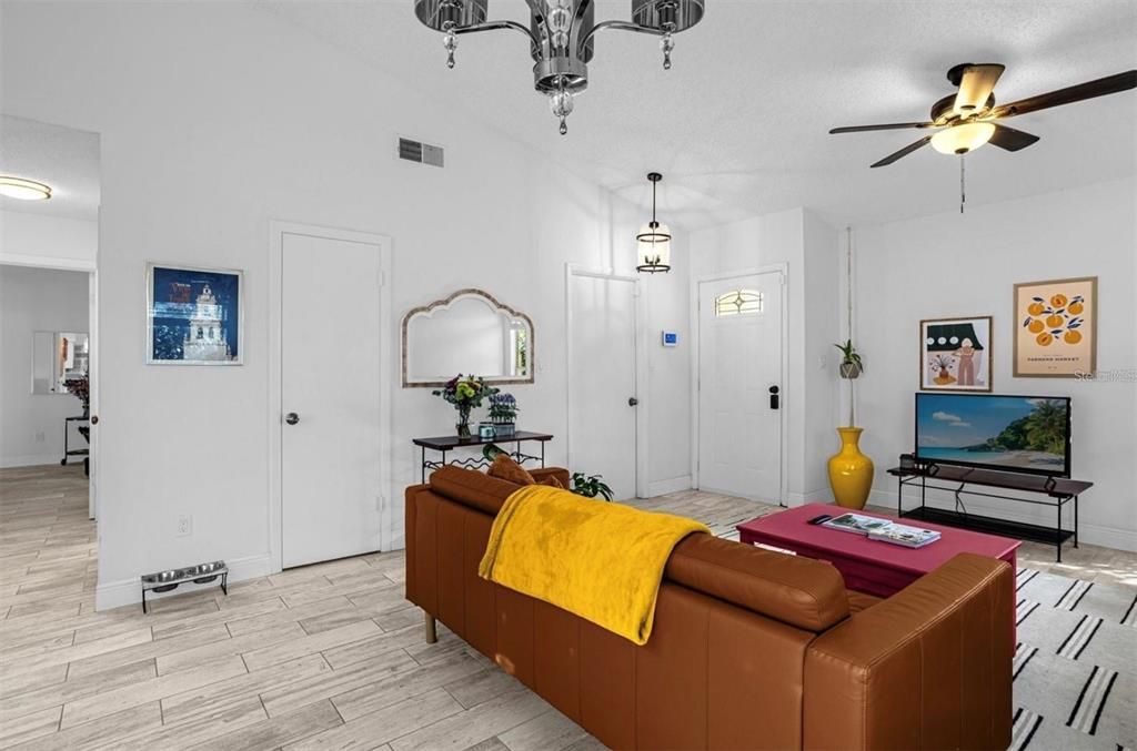 For Rent: $2,100 (2 beds, 2 baths, 1036 Square Feet)