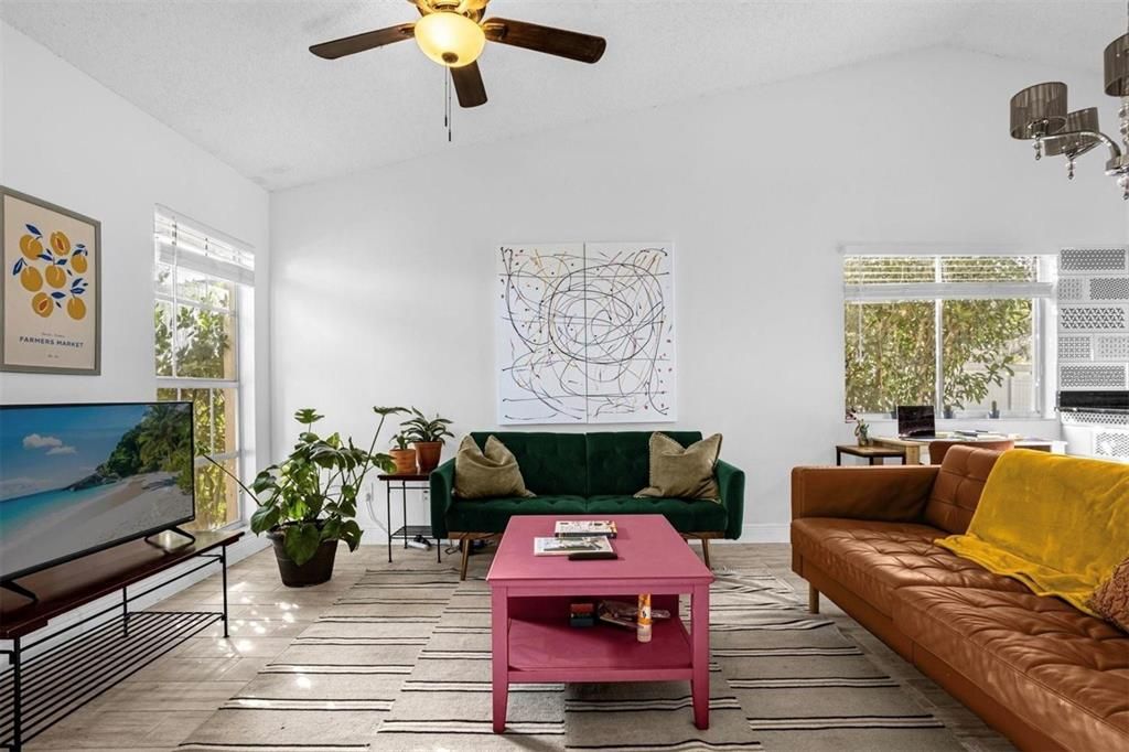 For Rent: $2,100 (2 beds, 2 baths, 1036 Square Feet)