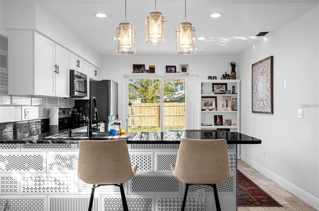 For Rent: $2,100 (2 beds, 2 baths, 1036 Square Feet)