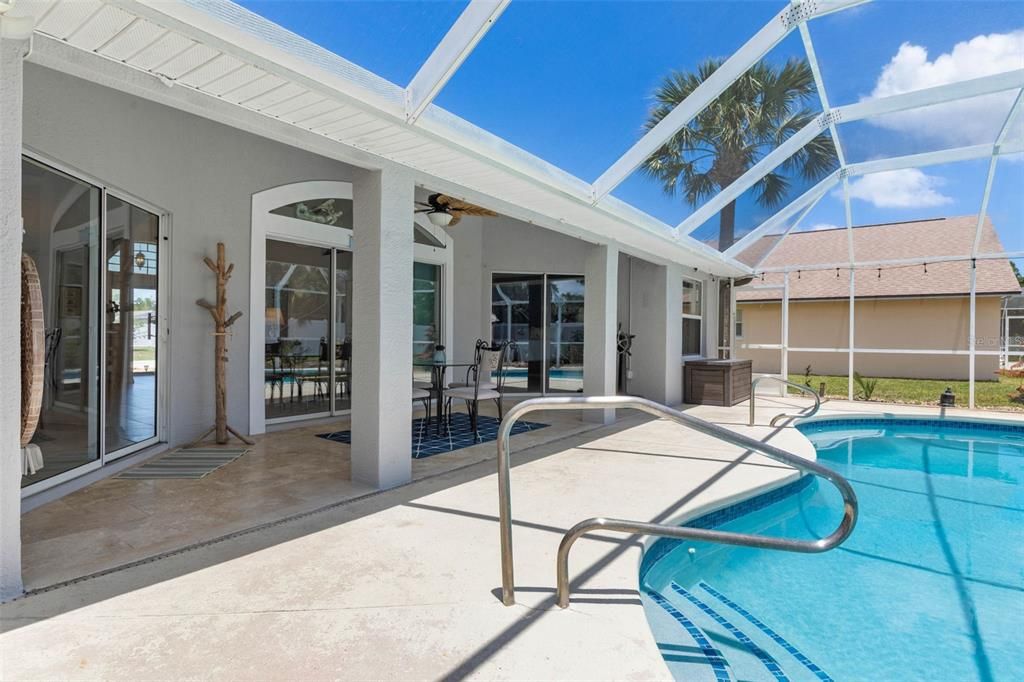 Activo con contrato: $429,000 (3 camas, 2 baños, 1899 Pies cuadrados)