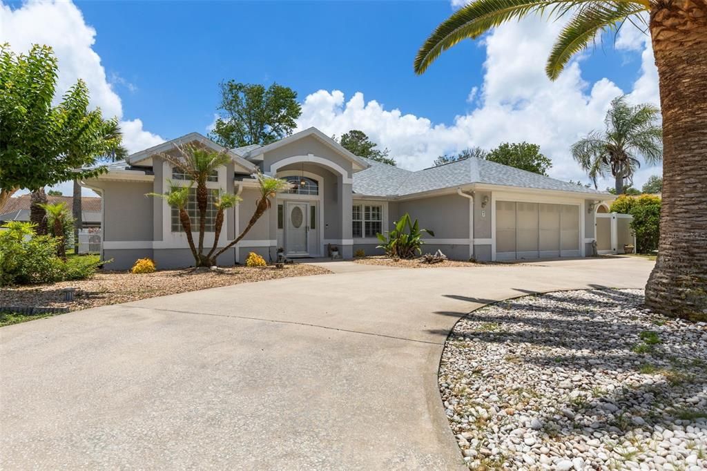 Activo con contrato: $429,000 (3 camas, 2 baños, 1899 Pies cuadrados)
