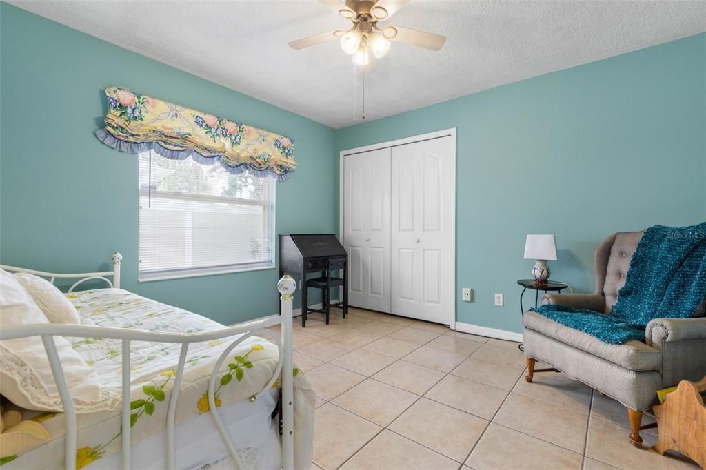 Activo con contrato: $429,000 (3 camas, 2 baños, 1899 Pies cuadrados)