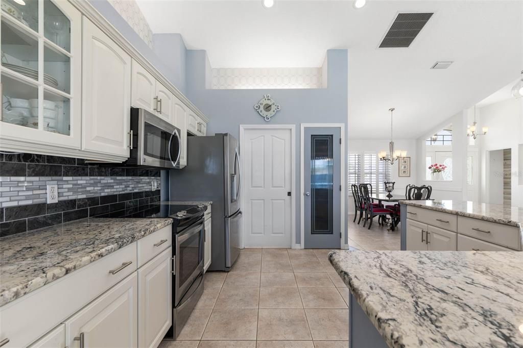 Activo con contrato: $429,000 (3 camas, 2 baños, 1899 Pies cuadrados)