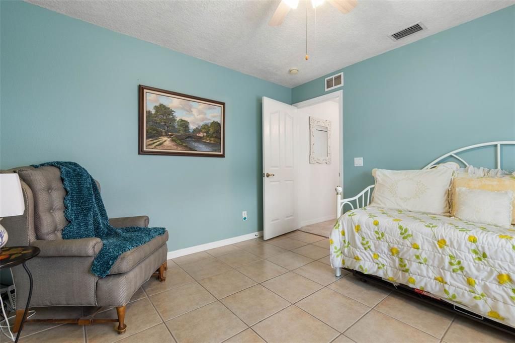 Activo con contrato: $429,000 (3 camas, 2 baños, 1899 Pies cuadrados)