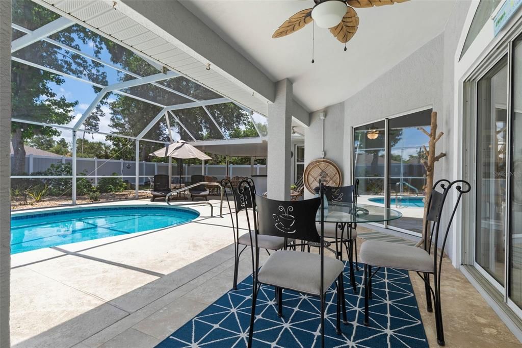 Activo con contrato: $429,000 (3 camas, 2 baños, 1899 Pies cuadrados)
