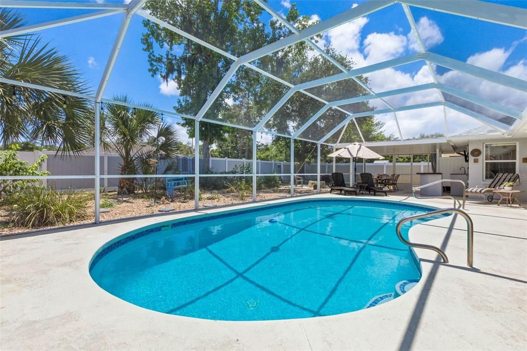 Activo con contrato: $429,000 (3 camas, 2 baños, 1899 Pies cuadrados)