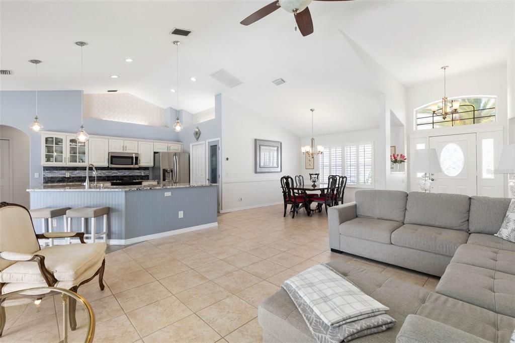 Activo con contrato: $429,000 (3 camas, 2 baños, 1899 Pies cuadrados)