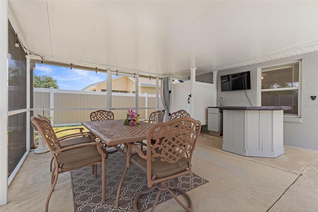 Activo con contrato: $429,000 (3 camas, 2 baños, 1899 Pies cuadrados)