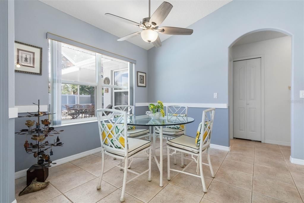 Activo con contrato: $429,000 (3 camas, 2 baños, 1899 Pies cuadrados)