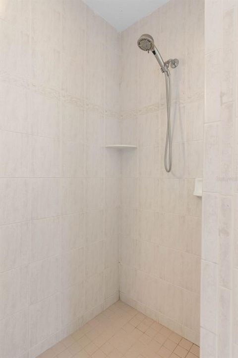 Activo con contrato: $429,000 (3 camas, 2 baños, 1899 Pies cuadrados)