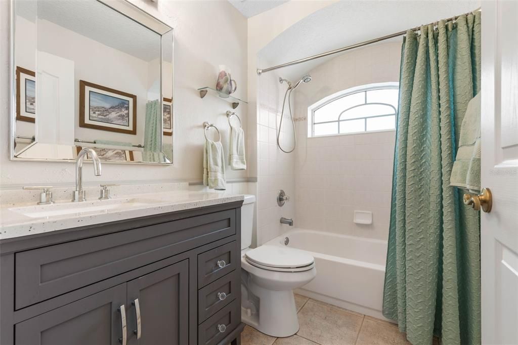 Activo con contrato: $429,000 (3 camas, 2 baños, 1899 Pies cuadrados)