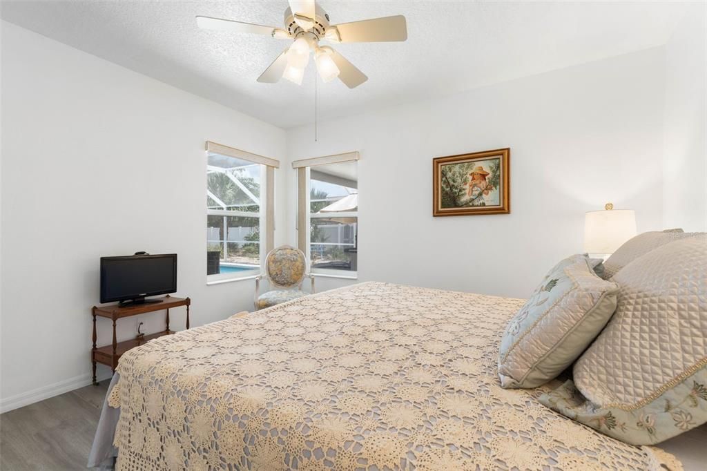 Activo con contrato: $429,000 (3 camas, 2 baños, 1899 Pies cuadrados)