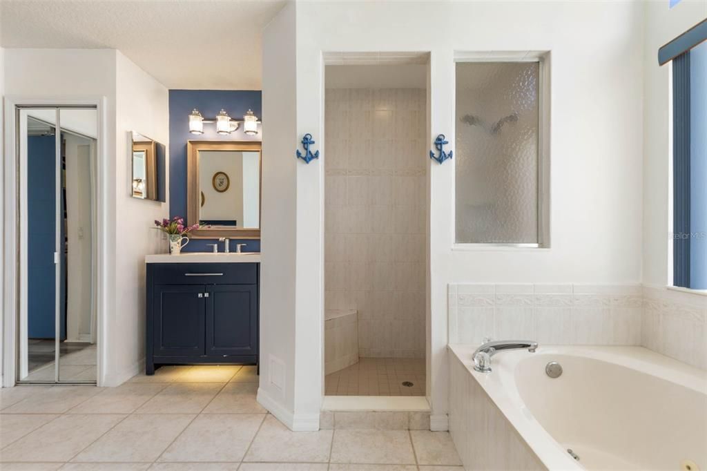 Activo con contrato: $429,000 (3 camas, 2 baños, 1899 Pies cuadrados)