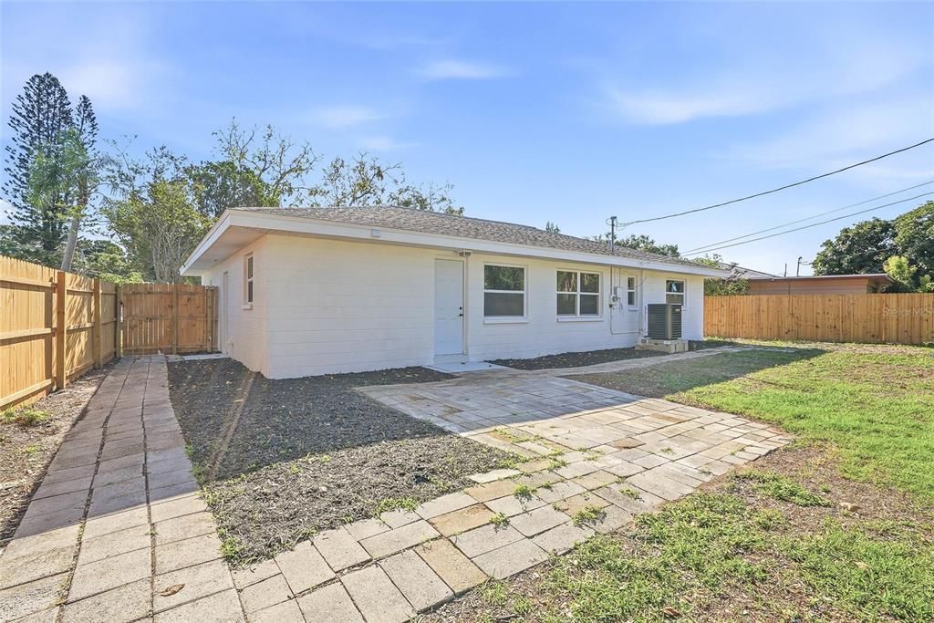 For Sale: $459,900 (3 beds, 2 baths, 1149 Square Feet)