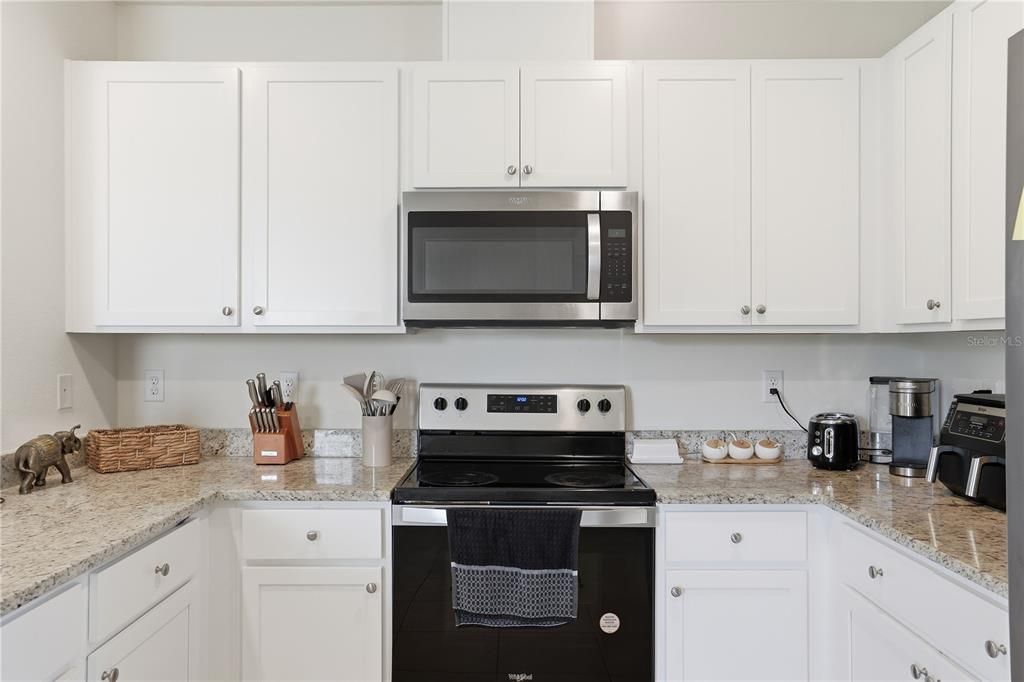 For Rent: $2,400 (3 beds, 2 baths, 1516 Square Feet)