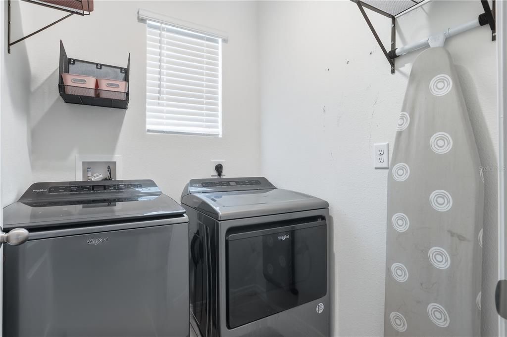 For Rent: $2,400 (3 beds, 2 baths, 1516 Square Feet)