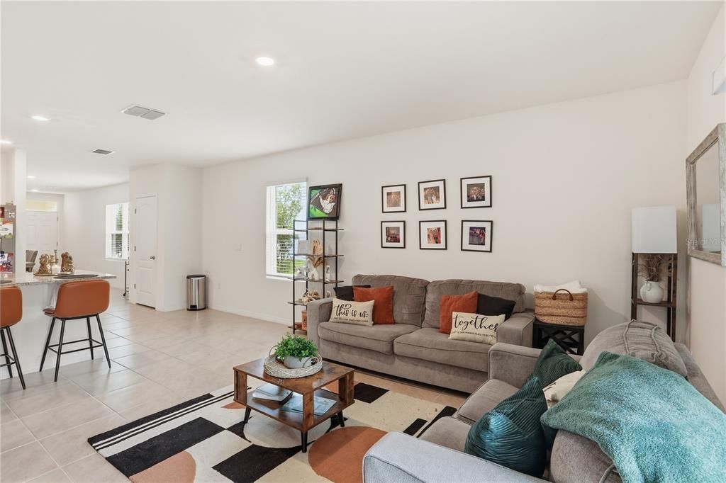 For Rent: $2,400 (3 beds, 2 baths, 1516 Square Feet)