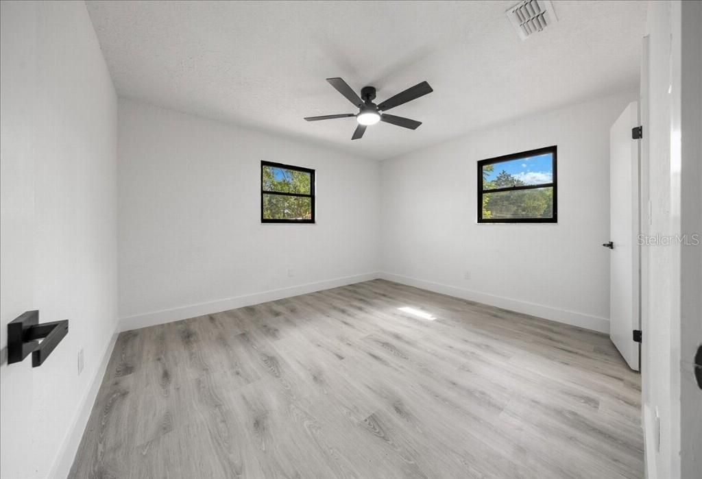 En Venta: $274,900 (3 camas, 2 baños, 1566 Pies cuadrados)