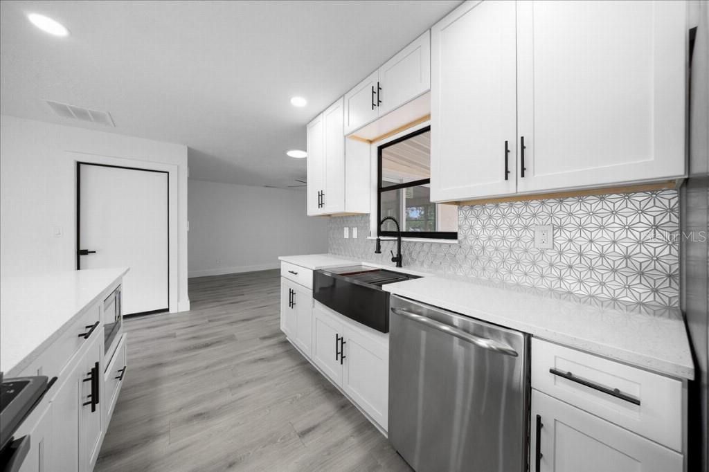 En Venta: $274,900 (3 camas, 2 baños, 1566 Pies cuadrados)