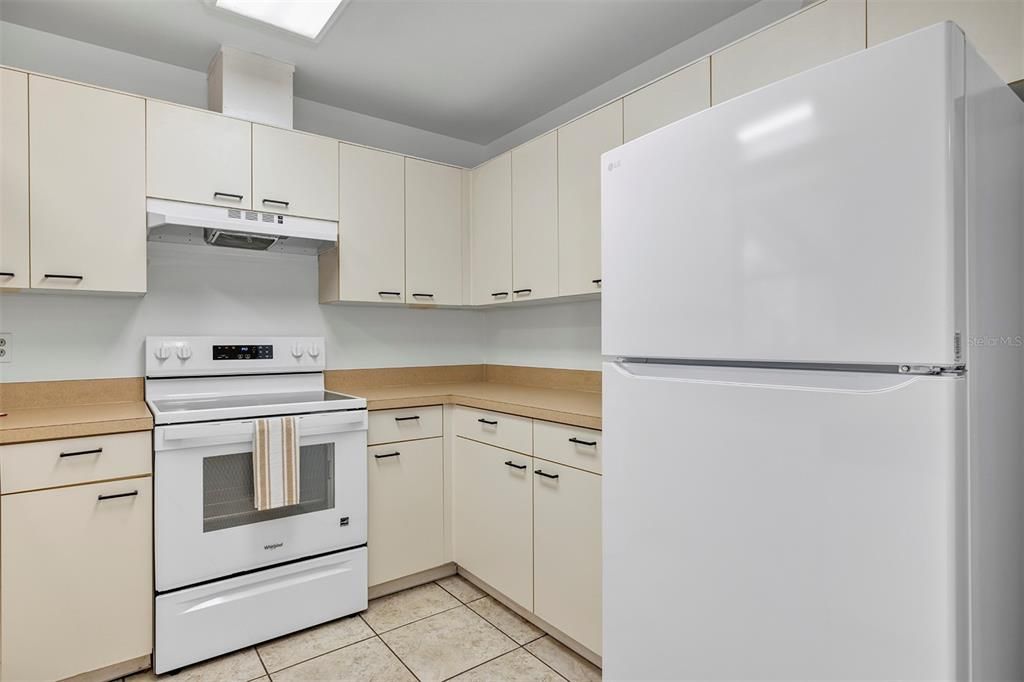 На продажу: $239,900 (2 спален, 2 ванн, 1080 Квадратных фут)