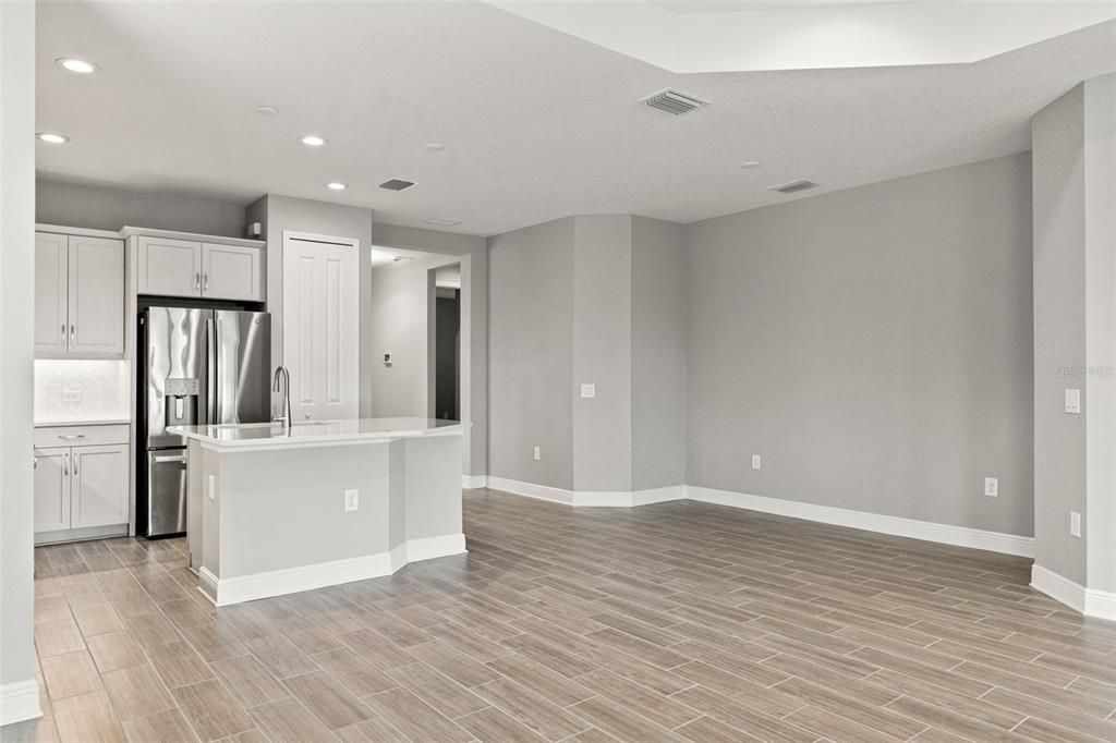 Activo con contrato: $384,900 (2 camas, 2 baños, 1530 Pies cuadrados)