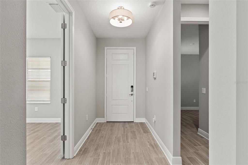 Activo con contrato: $384,900 (2 camas, 2 baños, 1530 Pies cuadrados)