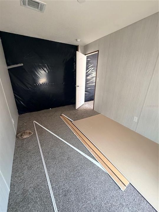合同活跃: $98,000 (3 贝兹, 1 浴室, 1352 平方英尺)