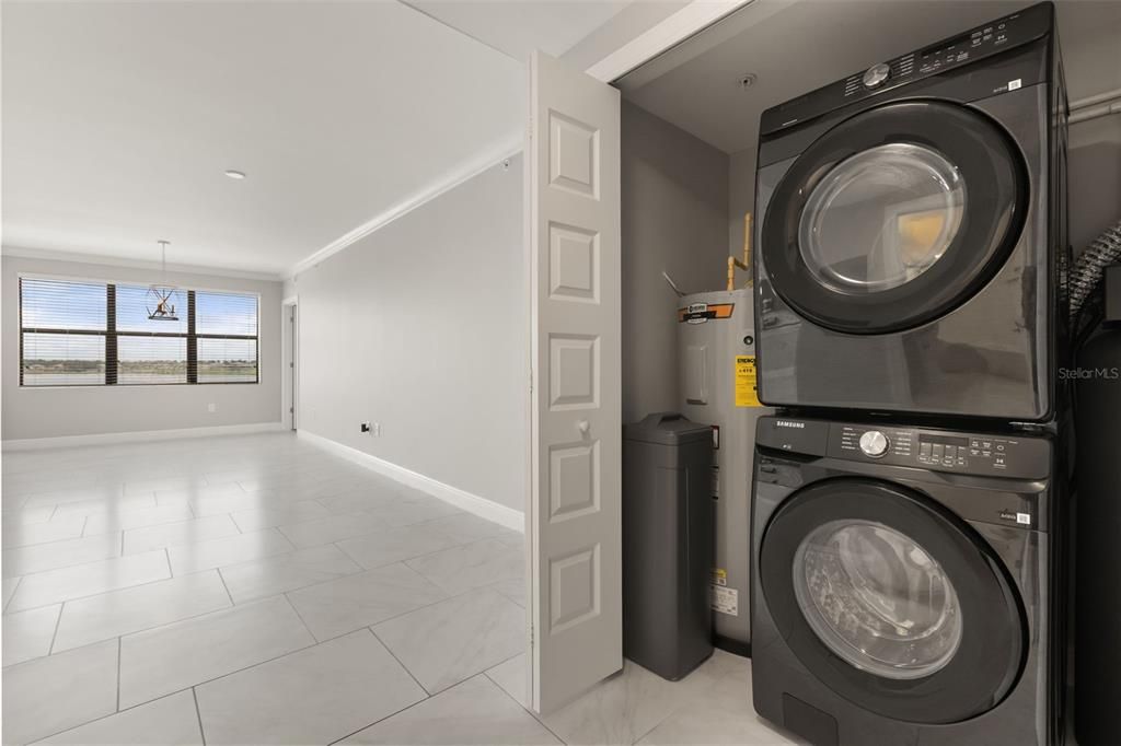 For Sale: $435,000 (3 beds, 3 baths, 1568 Square Feet)
