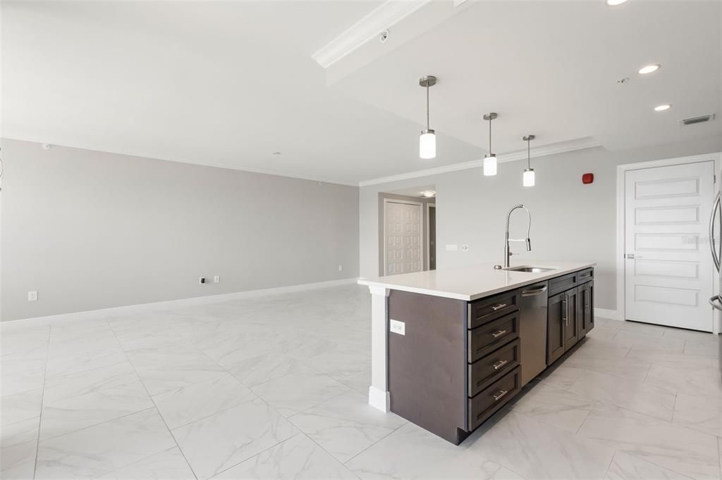 For Sale: $435,000 (3 beds, 3 baths, 1568 Square Feet)