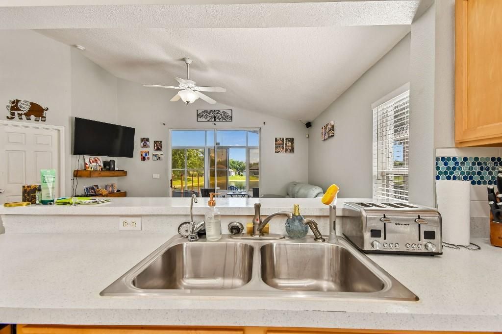 For Sale: $444,900 (3 beds, 2 baths, 1599 Square Feet)