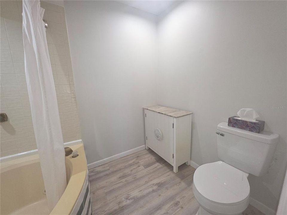 For Rent: $1,400 (1 beds, 1 baths, 555 Square Feet)