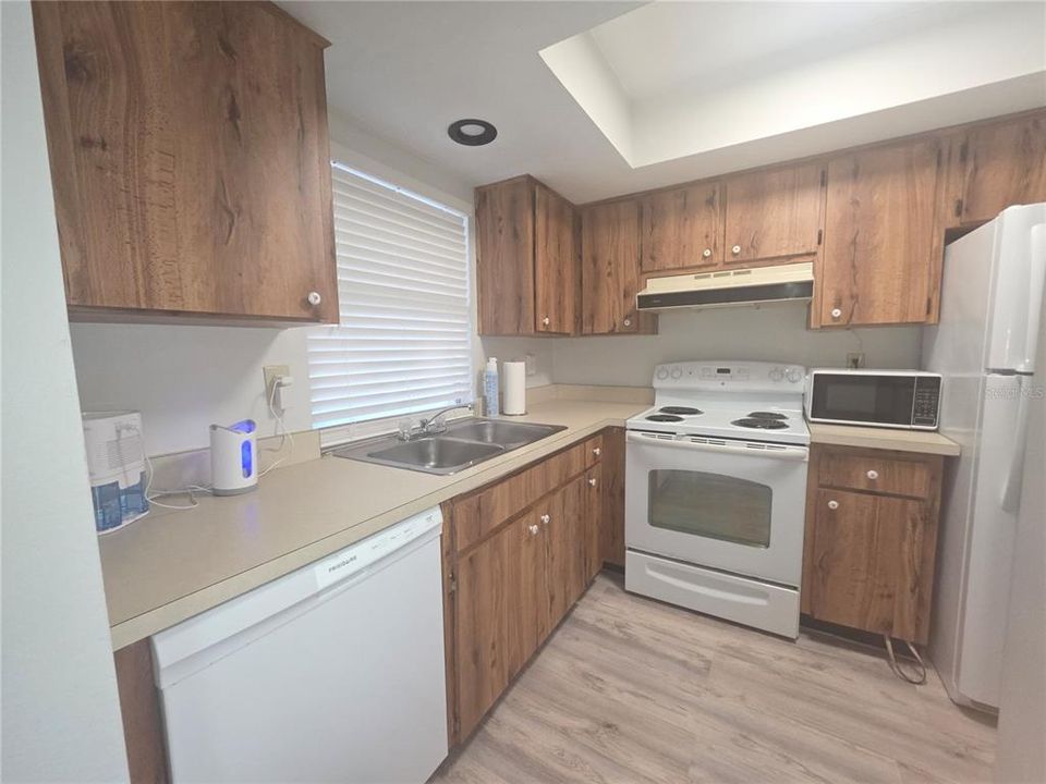 For Rent: $1,400 (1 beds, 1 baths, 555 Square Feet)