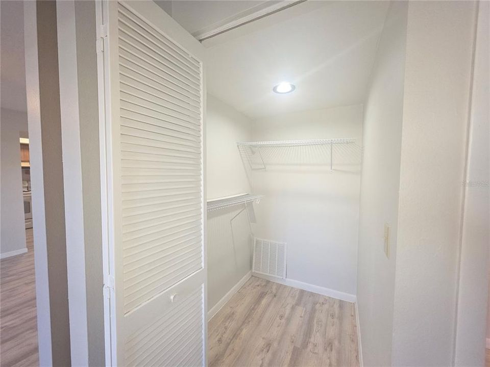 For Rent: $1,400 (1 beds, 1 baths, 555 Square Feet)