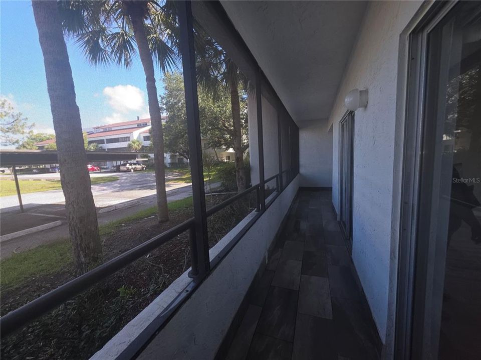 For Rent: $1,400 (1 beds, 1 baths, 555 Square Feet)