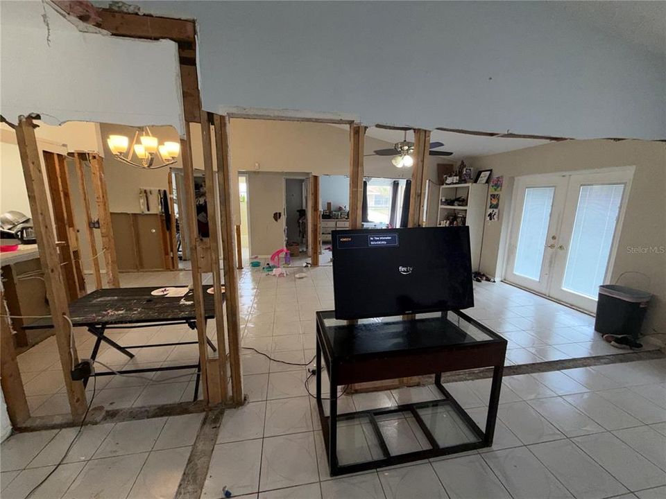 En Venta: $285,000 (3 camas, 2 baños, 1231 Pies cuadrados)