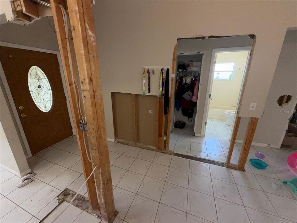 En Venta: $285,000 (3 camas, 2 baños, 1231 Pies cuadrados)