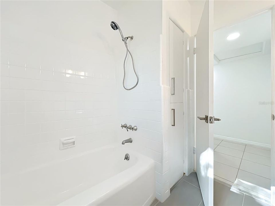 For Rent: $3,000 (3 beds, 2 baths, 1830 Square Feet)