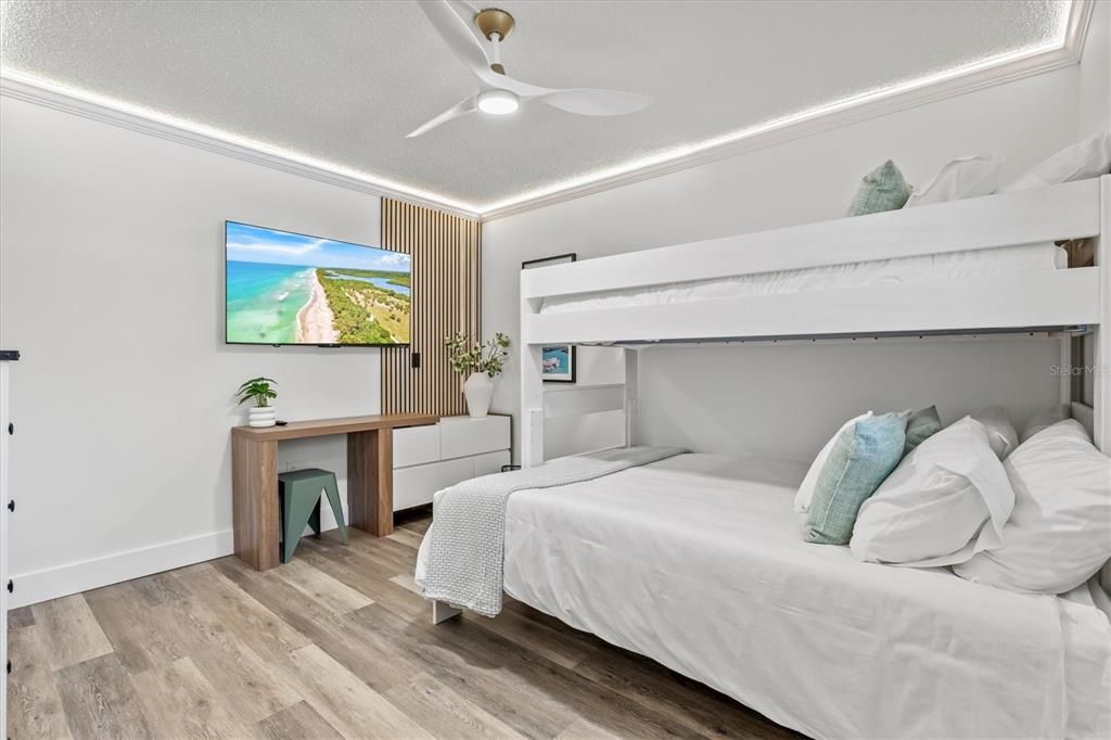 Activo con contrato: $299,900 (2 camas, 2 baños, 946 Pies cuadrados)